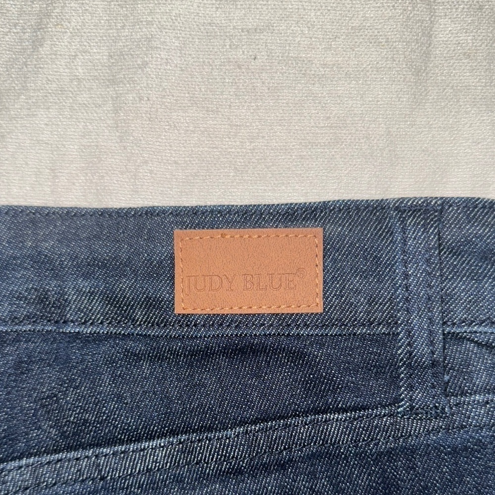 Dark Blue Skinny Jeans with Tapered Legs and Stretchy Fabric - Picture 4 of 4